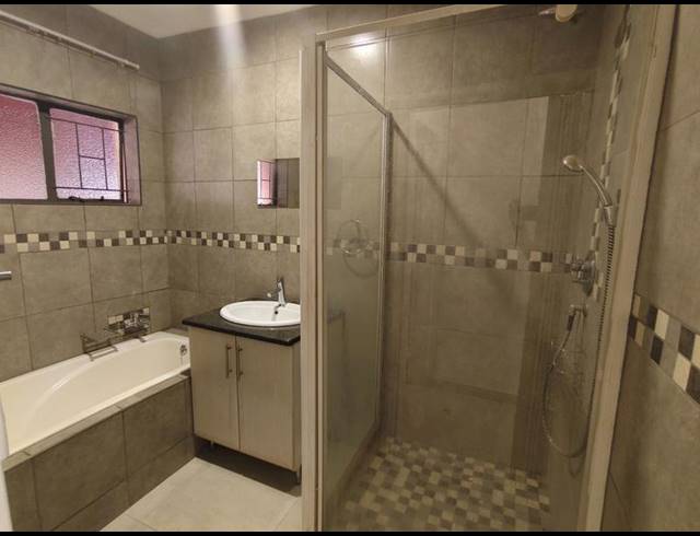 4 BEDROOM HOUSE FOR SALE IN SINOVILLE